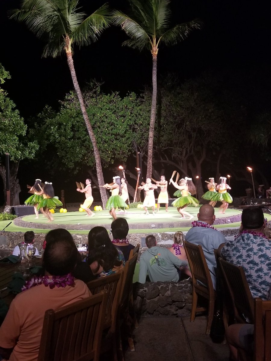_davewiff's tweet image. Day 7:  What a day. Spent the morning touring Maui Gold (the only pineapple plantation in the US). And then ended Maui with the worlds best luau.  Gonna be tough to have a better day than today.