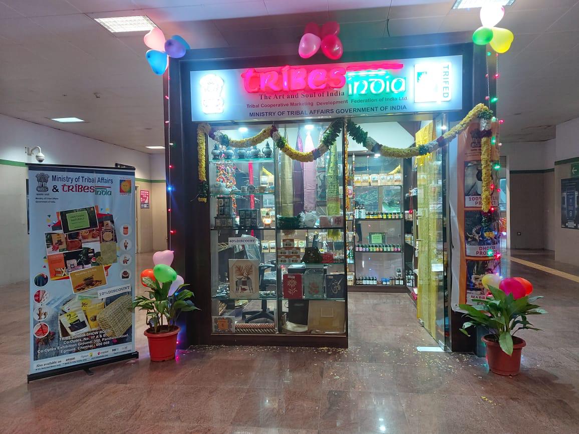 Great News 💚💚💚
Tribesindia is now available in Metro Stations. You can now shop exclusive Tribal Handicrafts also from our 3 Showrooms at 
📍 Thirumangalam Metro Station
📍 Ashok Nagar Metro Station
📍 Chennai Central Metro Station