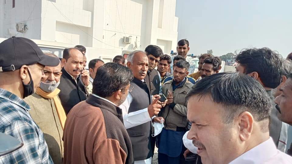 TheArvindPandey's tweet image. आज अपने संतोष नगर गूलरभोज आवास स्थित कैंप कार्यालय में क्षेत्रवासियों से मुलाकात कर उनके विभिन्न सुझावों एवं समस्याओं को सुना तथा समस्याओं के निदान व समाधान हेतु सभी को पूर्ण आश्वस्त किया।

#Gadarpur | #Uttarakhand