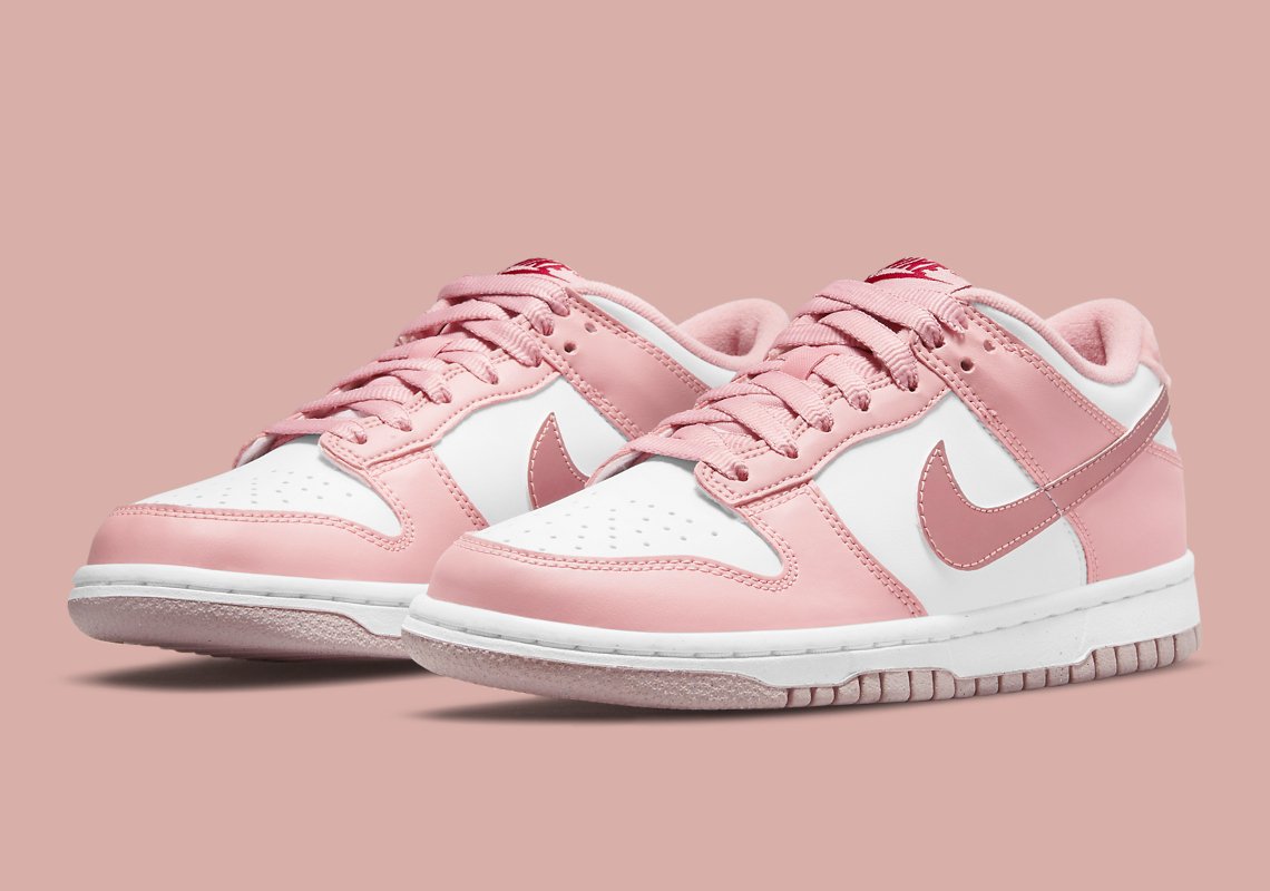 TonyTallor's tweet photo. Nike Dunk Low "Pink Velvet"
Release Date: Nov 24th, 2021 (Wednesday)
Color: Pink Glaze/White/Pomegranate/Pink Glaze

Grade School: $95
Style Code: DO6485-600
https://t.co/Y7VWEeK1Y3 https://t.co/pv58zHll2q