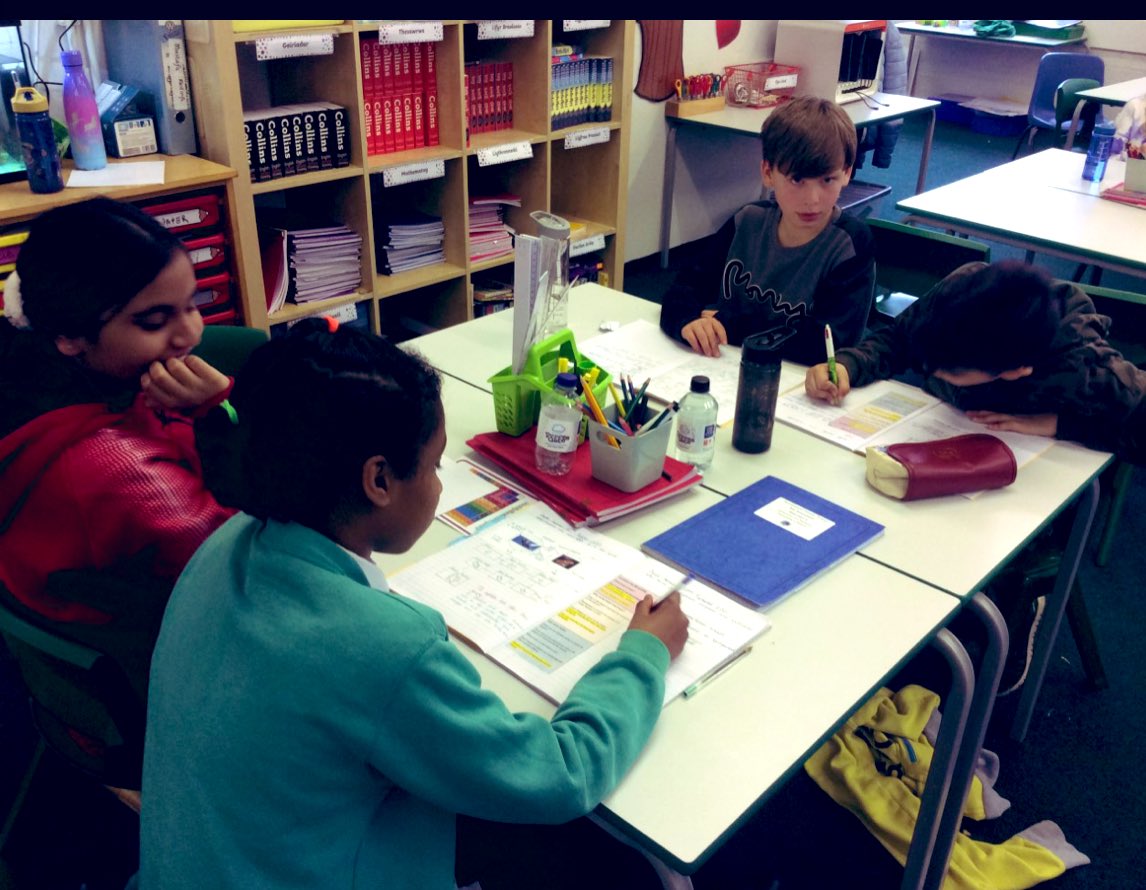 Springwood_Prm's tweet image. Year 5/6 utilising our learning zones and working collaboratively to create an informative video.
#springyear5and6 #springict #springlanlitcom #springdcf