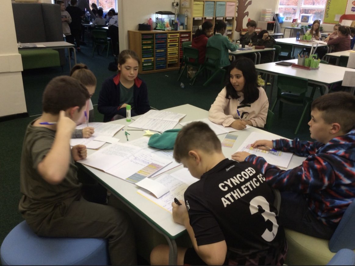 Springwood_Prm's tweet image. Year 5/6 utilising our learning zones and working collaboratively to create an informative video.
#springyear5and6 #springict #springlanlitcom #springdcf