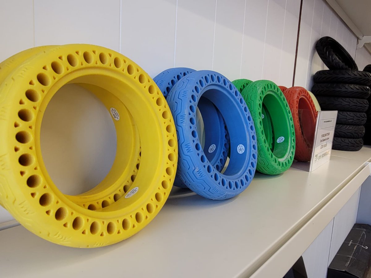 ezeescooters's tweet photo. We at Ezee Scooters have noticed a increase in Xiaomi/Aovo styles Scooters getting lots of flat tyres.
We recommend going Tubeless to prevent any more punctures.

#Escooters #SouthCroydon #escooterlife #tubelesstire #escooter
#saynotopunctures #stressfree #southlondon #red #green https://t.co/Z1YKp9TR2i