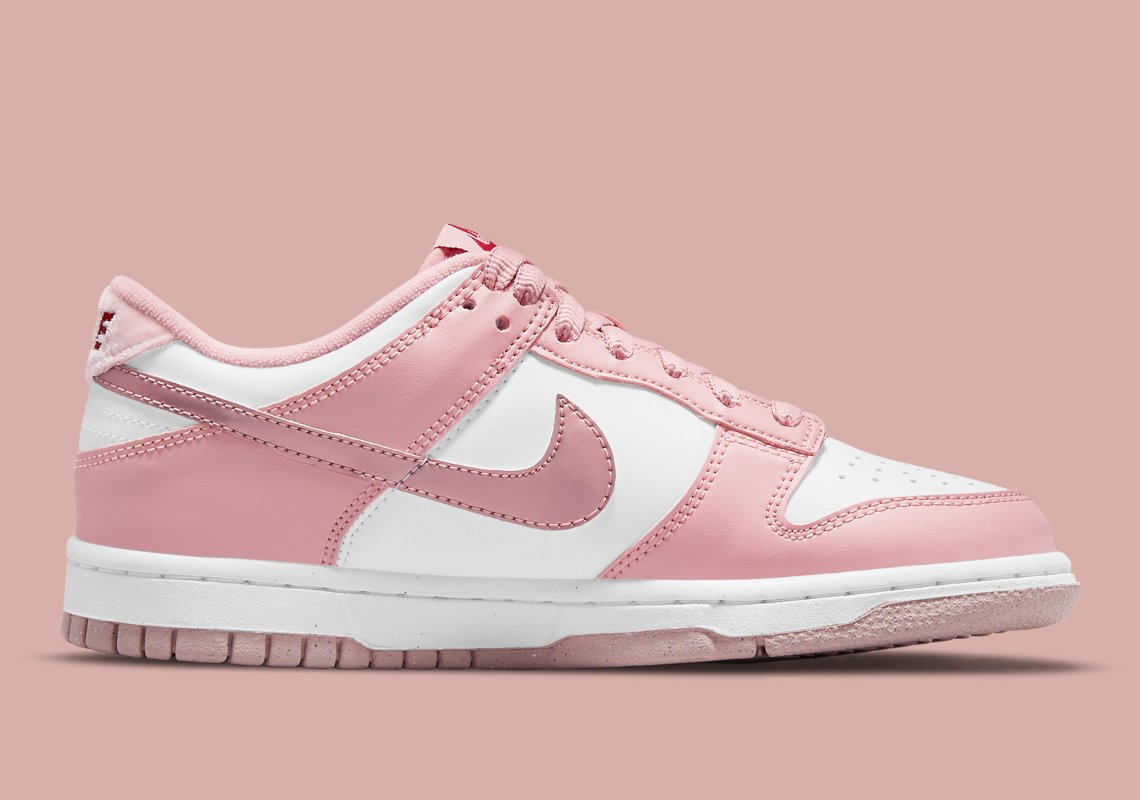lorypp2007's tweet photo. Nike Dunk Low "Pink Velvet"
Release Date: Nov 24th, 2021 (Wednesday)
Color: Pink Glaze/White/Pomegranate/Pink Glaze

Grade School: $95
Style Code: DO6485-600
https://t.co/fV1Zhu4O33 https://t.co/G97EBrI3uG