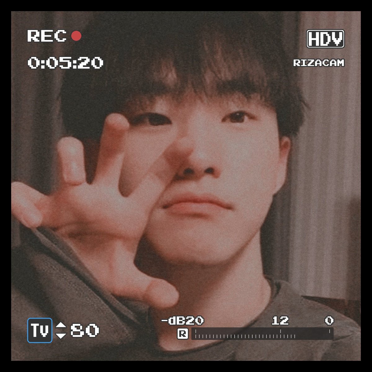 KwonHorangHosh's tweet photo. i suck at captions so i'm just gonna say 호랑해 🐯💖

#CaratSelcaDay #호시 #SEVENTEEN #세븐틴 
@pledis_17 https://t.co/dbggjh0Ik2