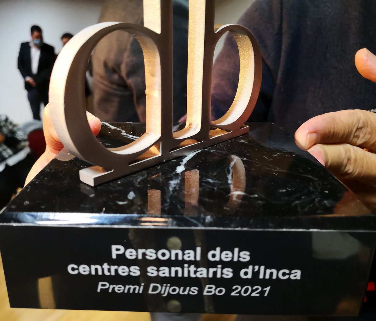 Premi dijous Bó, Reconeixement als treballadors  dels Centres Sanitaris d'Inca(i unitats bàsiques), Suap, Admissió, Infermeria, facultatius Metges, Comares,Fisioterapeutes, Auxiliars de serveis, Neteja, Manteniment, TOTS hem format part d'aquest reconeixement. Moltes gràcies!