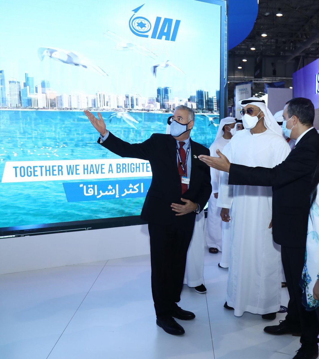 ILAerospaceIAI's tweet photo. IAI CEO and President Boaz Levy welcomed @MohamedBinZayed to IAI’s stand at #DubaiAirshow21 🇦🇪🇮🇱It is a true honor to partner with our friends from the UAE, the region, and the world during this spectacular event✈️ https://t.co/c4yXa4zgjx
