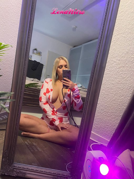 Oben Ohne w&auml;re auch ganz nett oder? 🔥😜 https://t.co/ypTOBqO88h https://t.co/8DhPLXwkWl