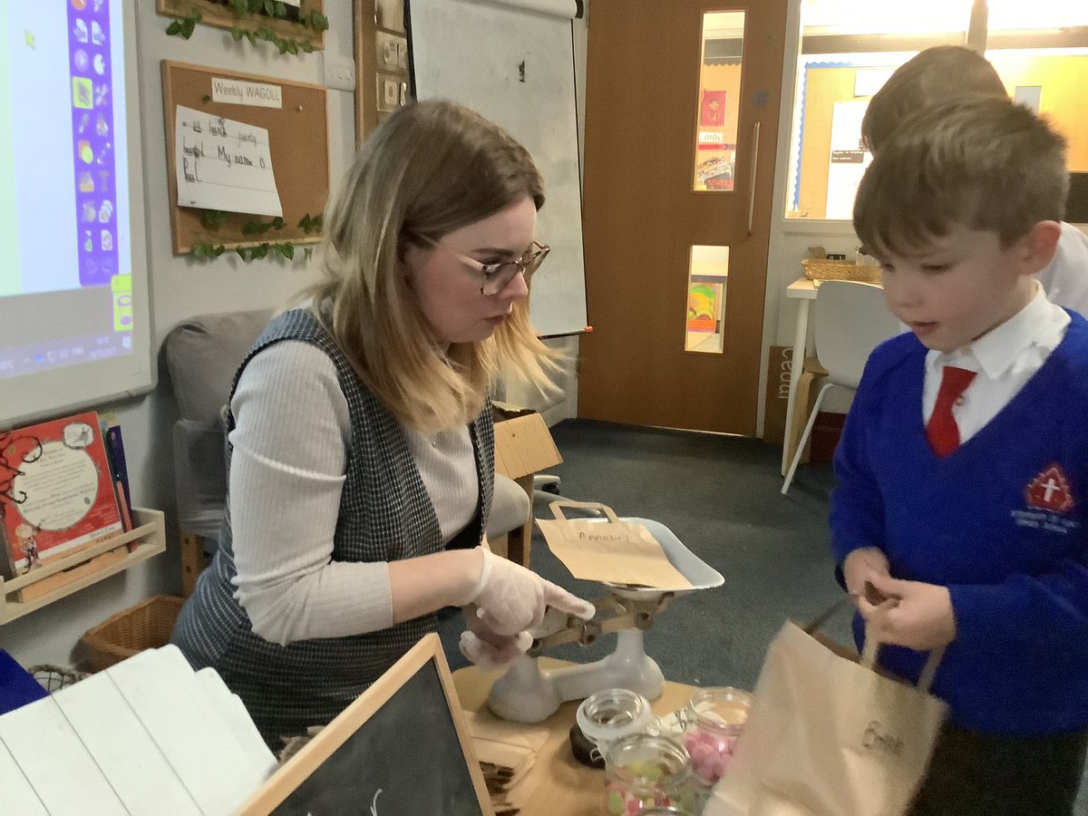 whitchurchprima's tweet photo. The retro tuck shop came to Cedar class yesterday as we delved into the history of sweets. We all tried a ‘Peace Baby’ and had a go at designing our own WW2 sweets. #ks1 #history #changeswithinlivingmemory https://t.co/WYKayqVZpg