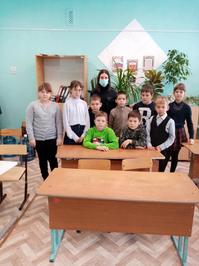 Сегодня Терехина Анастасия Геннадьевна инспектор по пропаганде БДД ОГИБДД О МВД России по Волжском району старший лейтенант полиции провела с учащимися профилактическую беседу по безопасности дорожного движения, провела викторину на знание #ПДД РФ