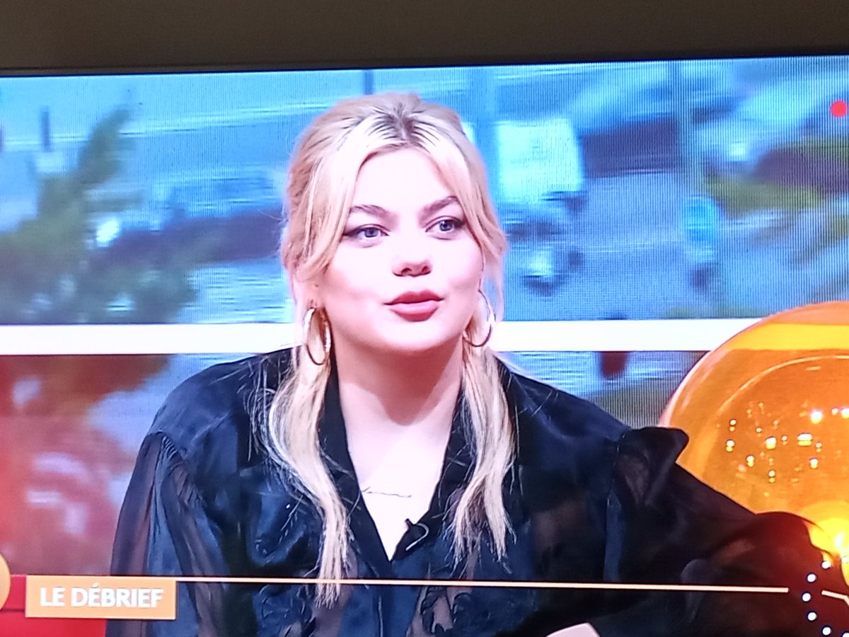 damien101289's tweet photo. Coucou 😃@louane à la télé sur @France2tv #telematin trop bien pour bien commencer le matin #Redition Album Joie de Vivre 🌪️❤️🔥😍🤩 #louaners coucou @jpf001 @bichette_nadege @actu_louane @Louaners_du13 https://t.co/MSm0M40WMR