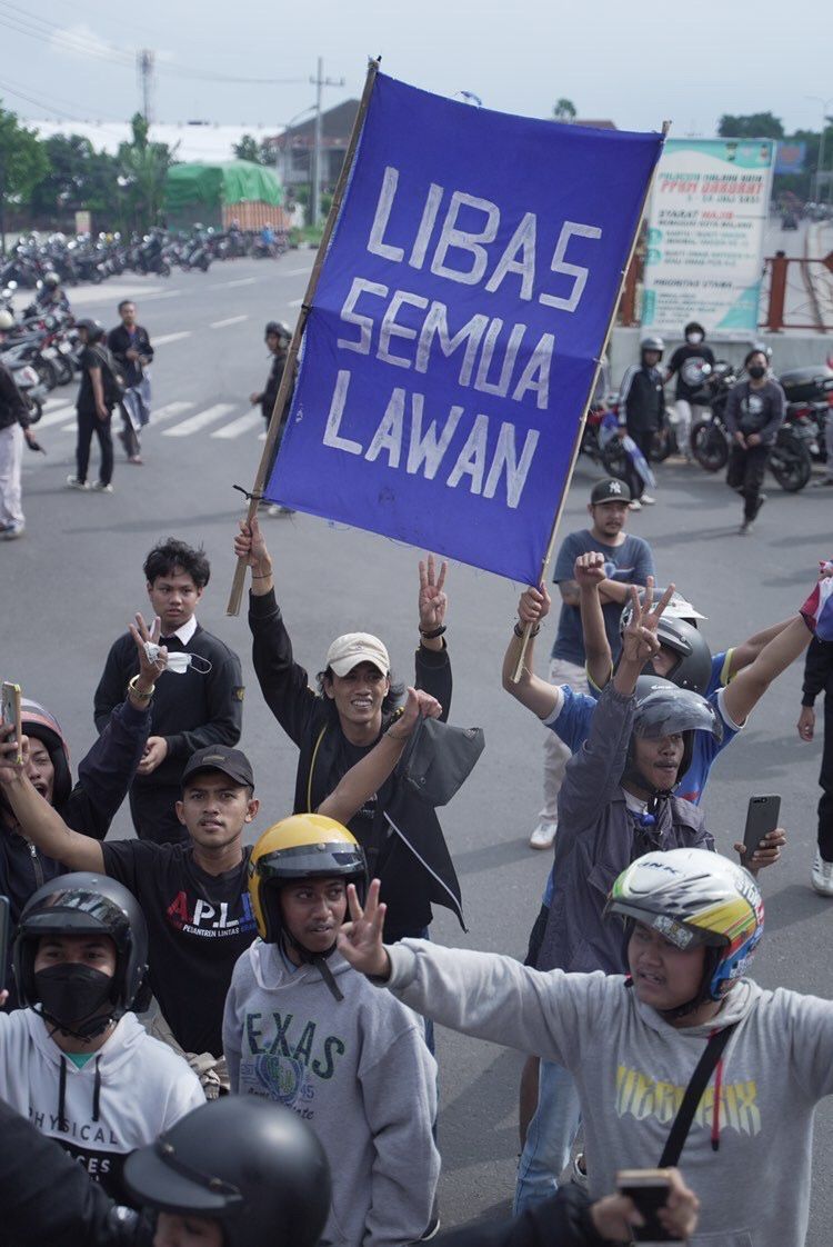 CURVA10SUD's tweet photo. Semangat menyambut Series 3 @AremafcOfficial,
Doa dan dukungan kami hadir dari Malang.
Sapu bersih kemenangan! https://t.co/egY1DCc8y1