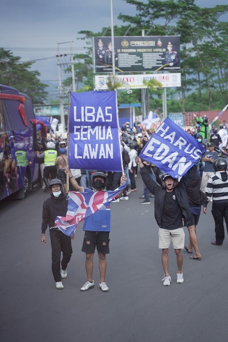 CURVA10SUD's tweet photo. Semangat menyambut Series 3 @AremafcOfficial,
Doa dan dukungan kami hadir dari Malang.
Sapu bersih kemenangan! https://t.co/egY1DCc8y1