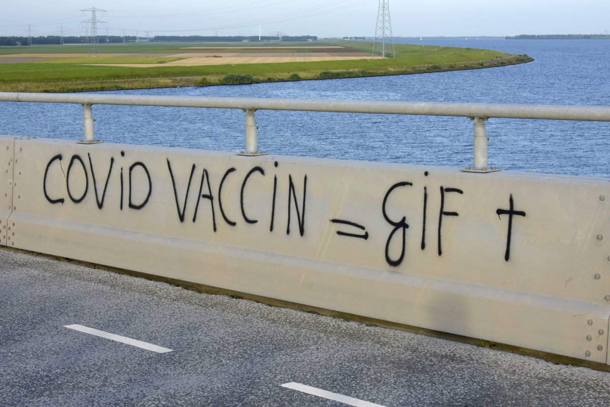 #corona #covid19 #wappie In 1972 werd de motorhelm verplicht, in 1975 het gebruik van autogordels. Inbreuk op persoonlijke- vrijheid en keuzes volgens sommigen. Sindsdien helaas nog steeds verkeersslachtoffers. Maar gelukkig wel een stuk minder. En er wordt streng gehandhaafd.