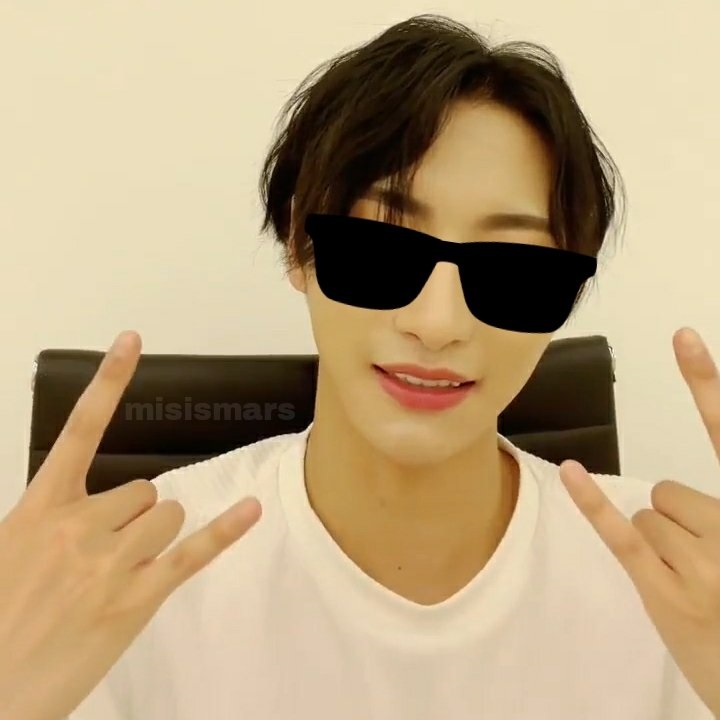flexseonghwa's tweet photo. @ATEEZofficial #ATINYDAY FLEX 🤟😎🤟 https://t.co/SwPwKA58JF
