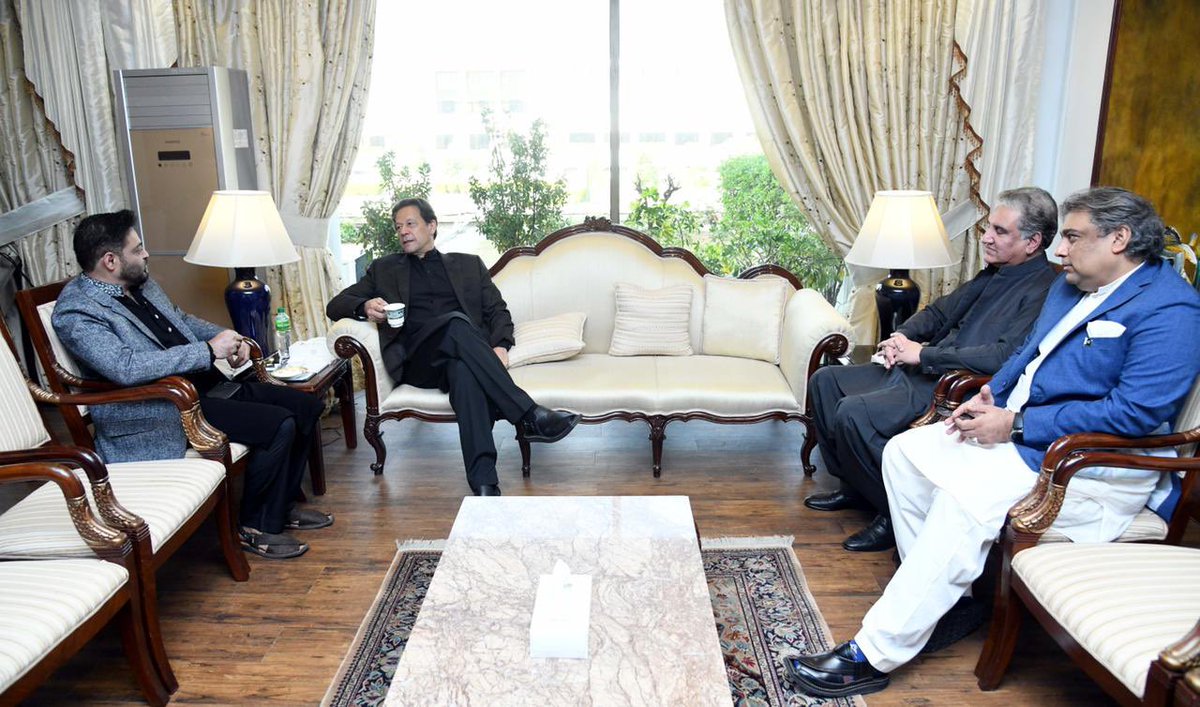 AamirLiaquat's tweet photo. یہ ملاقات اک بہانا ہے 
پیار کا سلسلہ پرانا ہے 
ناراض ہوں مگرمنالیتے ہیں
کھوکربھی ان ہی کو پاناہے 

@ImranKhanPTI https://t.co/rcDqI5XycV