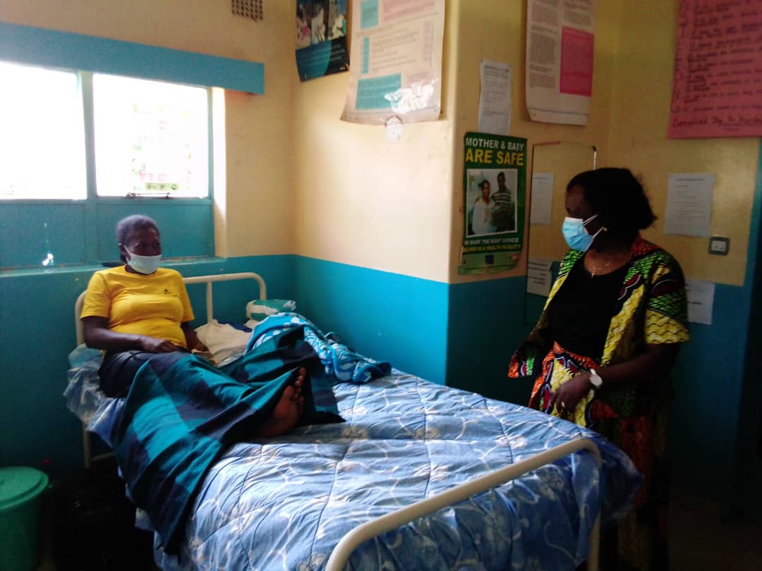 UNFPA_Zimbabwe's tweet photo. @FCDOGovUK Head of Central & Southern Africa @sophiawillittsk & #UNFPA rep @Emuia visited 2 Kunaka Rural district hospital 2 see wrk being done unda the #HealthDevelopmentFund @UKinZimbabwe has supported #UNFPA mandate areas for years now unda the #HDFZim #endmaternaldeaths https://t.co/ZalVbROhZD
