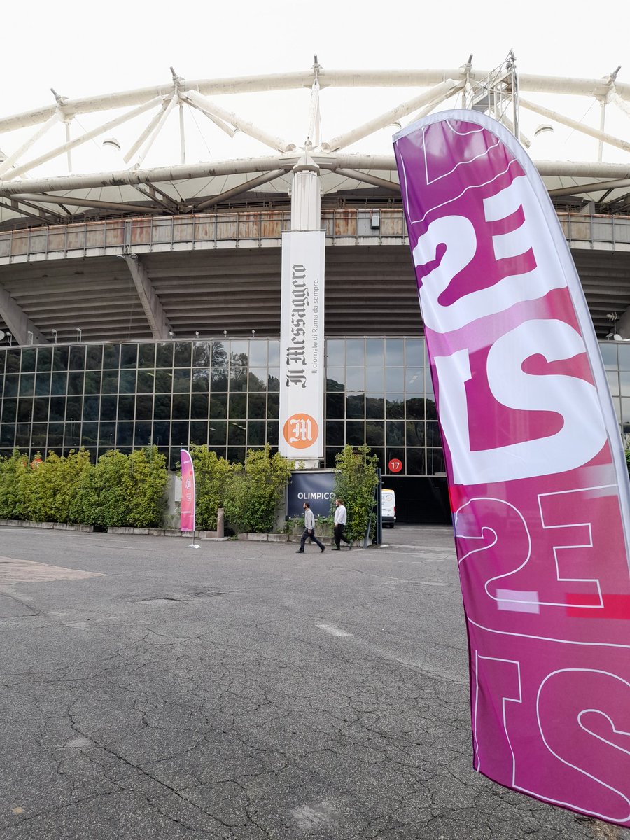 ValBertolelli's tweet photo. Tappa obbligatoria l'Esport Summit di @Sms_Ita. Tanta curiosita per un evento che promette di essere interessante per i tanti protagonisti degli #eSports che si riuniranno qui tra oggi e domani #EsportSummit https://t.co/NzSD5ssEgA