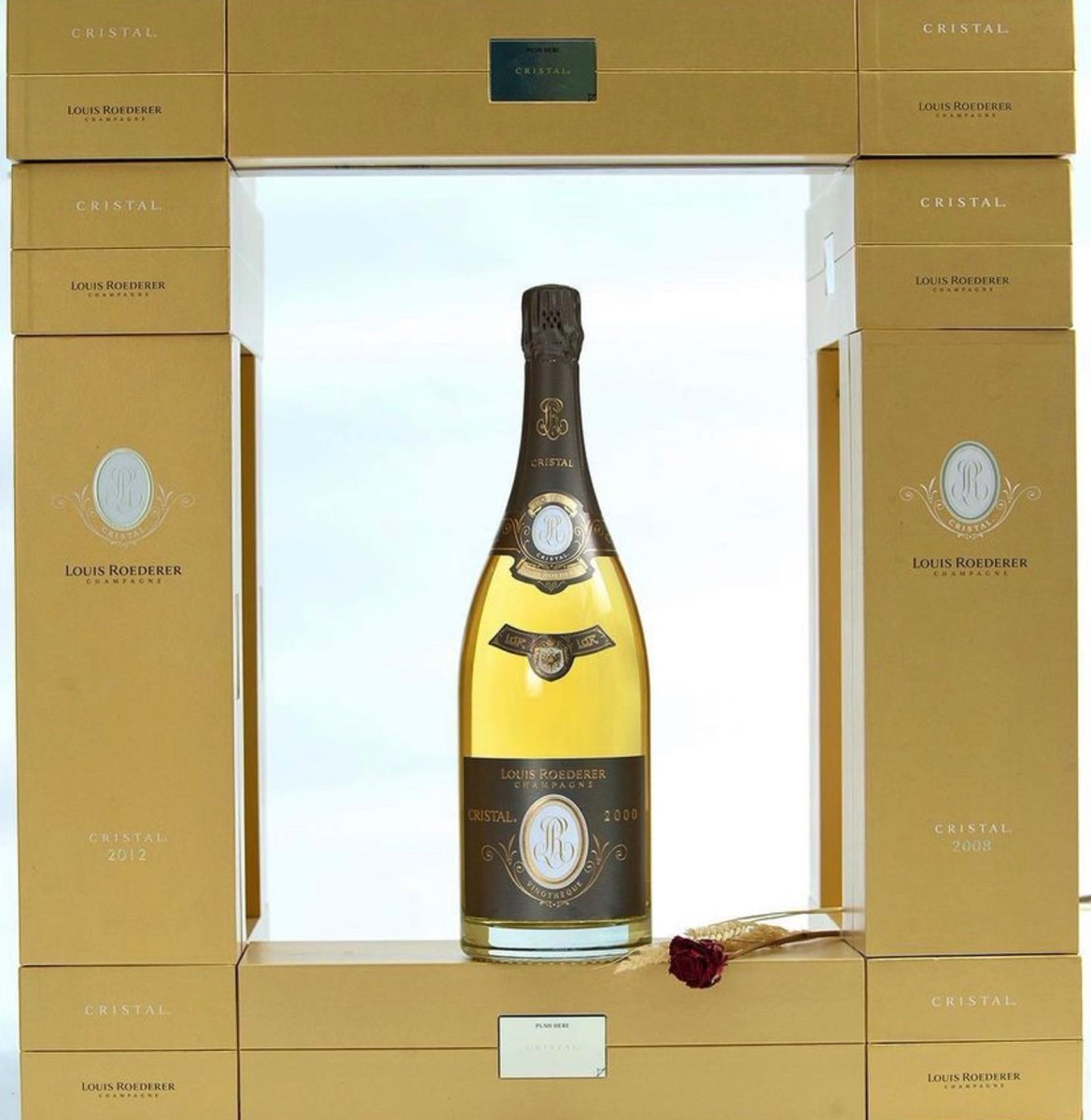 LouisRoederer_'s tweet photo. London calling! #CristalChampagne #LegendsofWine #InPursuitofTaste -JBL https://t.co/yOxLvHwE8q