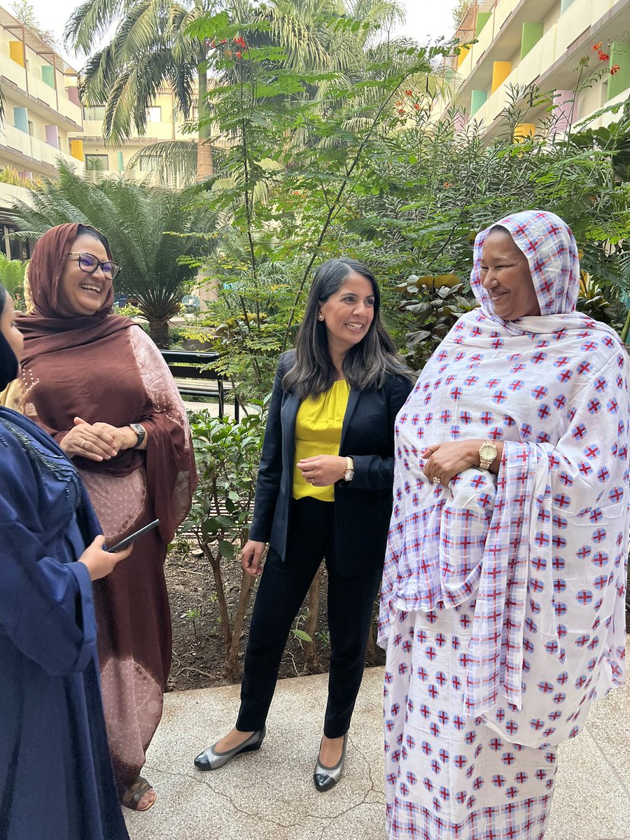 Women must be at the table in peace processes. UK supporting Mali 🇲🇱 women leaders to contribute to the peace process and engage in decisions affecting their communities. Truly inspiring to meet these women and hear their voices. #womenempowerment