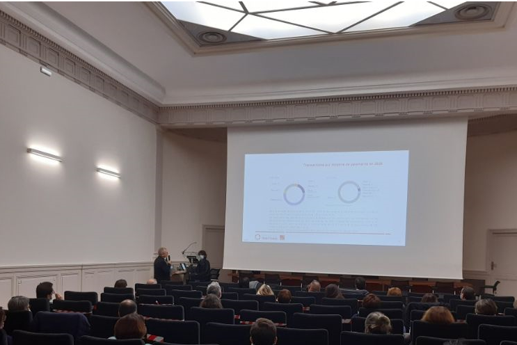 BdT_NAquitaine's tweet photo. 👥@BdT_NAquitaine présentation des prestations bancaires aux caissiers comptables des offices notariaux des @notaires33  
➡️Lutte contre #Cybercriminalité 
➡️Evolution digitale @BanqueDesTerr 
➡️#Consignations 
➡️#Ciclade : https://t.co/e8MoBjULbJ
@Notaires_CSN @dgfip_officiel https://t.co/GR8UY3pFzI
