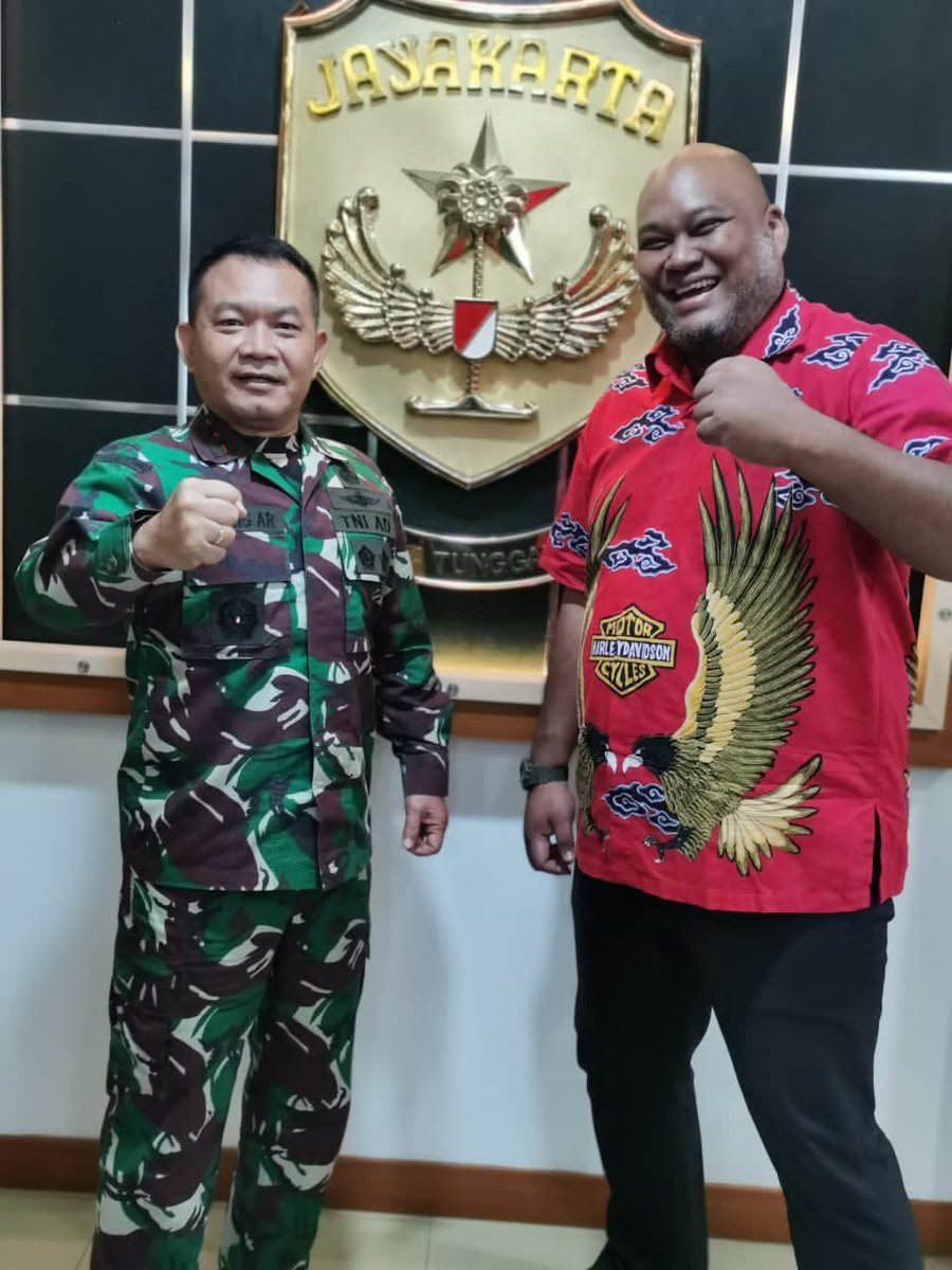 Selamat Mas Dudung atas jabatan barunya sebagai KASAD .. 
Semoga Barokah dan Amanah ... 
BRAVO TNI !!!