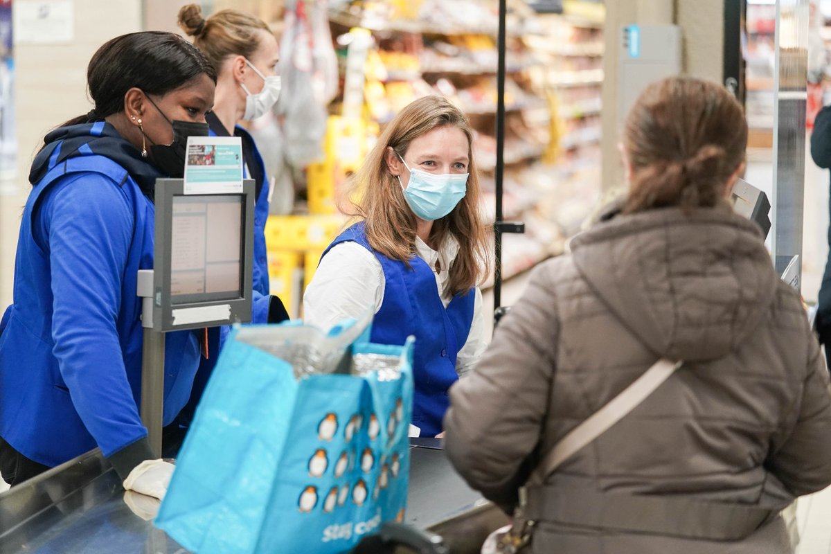 WeMorgane's tweet image. La caisse est le plus représentatif des métiers de Carrefour.
Exigeant et en lien direct avec nos Clients, notre rôle est de faciliter au maximum leurs missions.
Hier, avec le COMEX🇫🇷, nous avons pris le temps d'échanger avec nos premiers ambassadeurs. Bravo pour leur engagement.