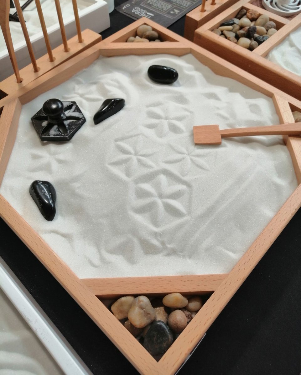 bayharbourmkt's tweet image. Find your Zen with Thera Sand gardens, the most therapeutic way to de-stress and focus your mind. These premium gardens are handcrafted. which is amazing! 🤩😍😁😇
#bayharbourmarket #zenlife #meditate #MeditateDaily
