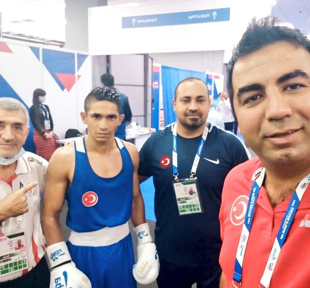 msboxing33's tweet photo. Her hayale dua,her nasibe çaba gerek.
#Boxingteam #Boxing #Boxingrespect #Respect #Boks #worldchampionships2021 #Serbia #AİBA #Mersinbokssk #Fenerbahcesk #Nacioralolimpiksk #TUR🇹🇷 #TeamTUR #millitakım #Turkey #Türkiye https://t.co/e18RgmgBKH
