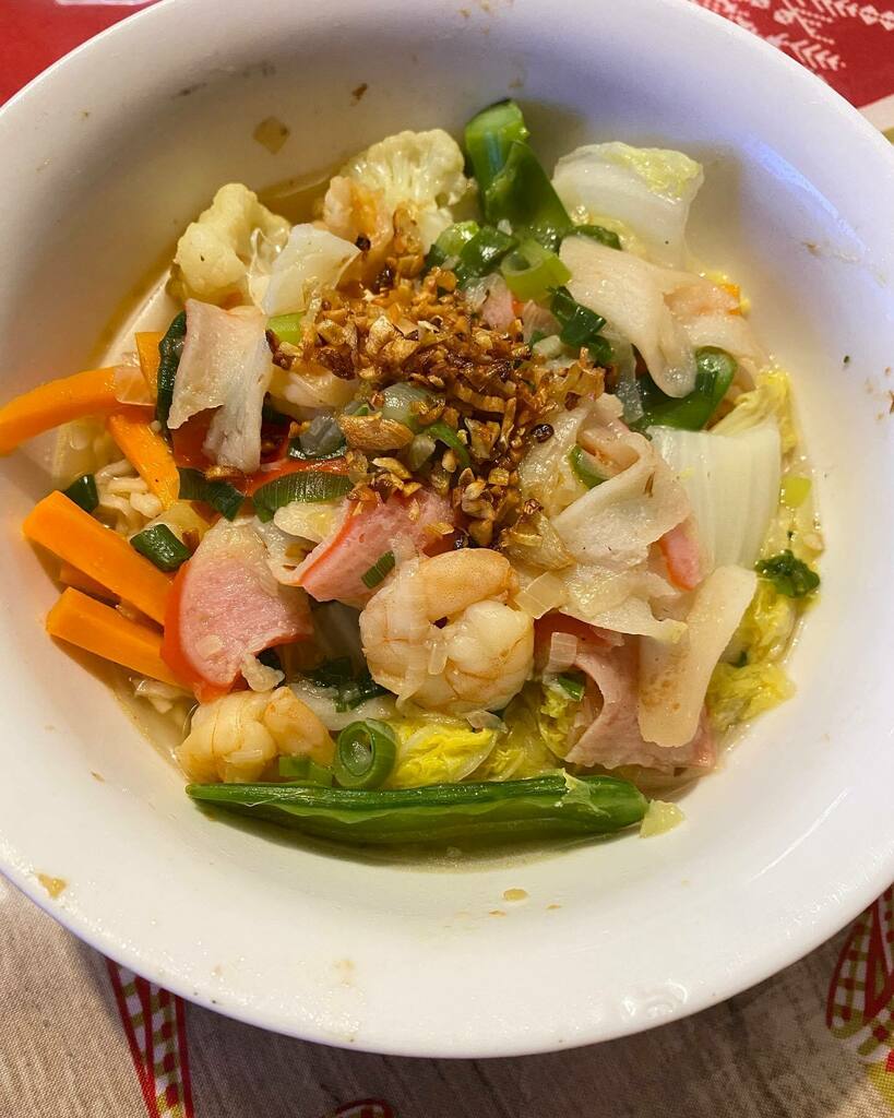 hosanna_catallo's tweet photo. Prawn noodles soup at dinner at home. #noodkesoup #dinner #dinnertime #dinnerfortonight #dinnerathome #eatathome #yummy #yummyfood #rastes #tastesogood #delicious #deliciousfood #foodiftheday #foodofinstagram #foodofinsta #foodstagram #foodphoto #foodpic… https://t.co/SbSIcyw3I6 https://t.co/UOwxxXKBfl