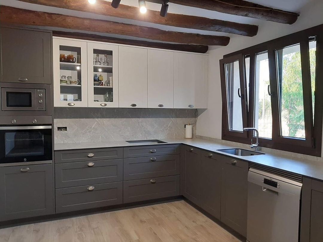 If we ever made you felt like we don’t do kitchen fittings APOLOGIES! #Shatton does great, classy &amp; trendy kitchen designs &amp; fittings. 

#shatton manufactures &amp; supplies supreme quality furniture for offices, homes, hospitals &amp; schools in #Zimbabwe