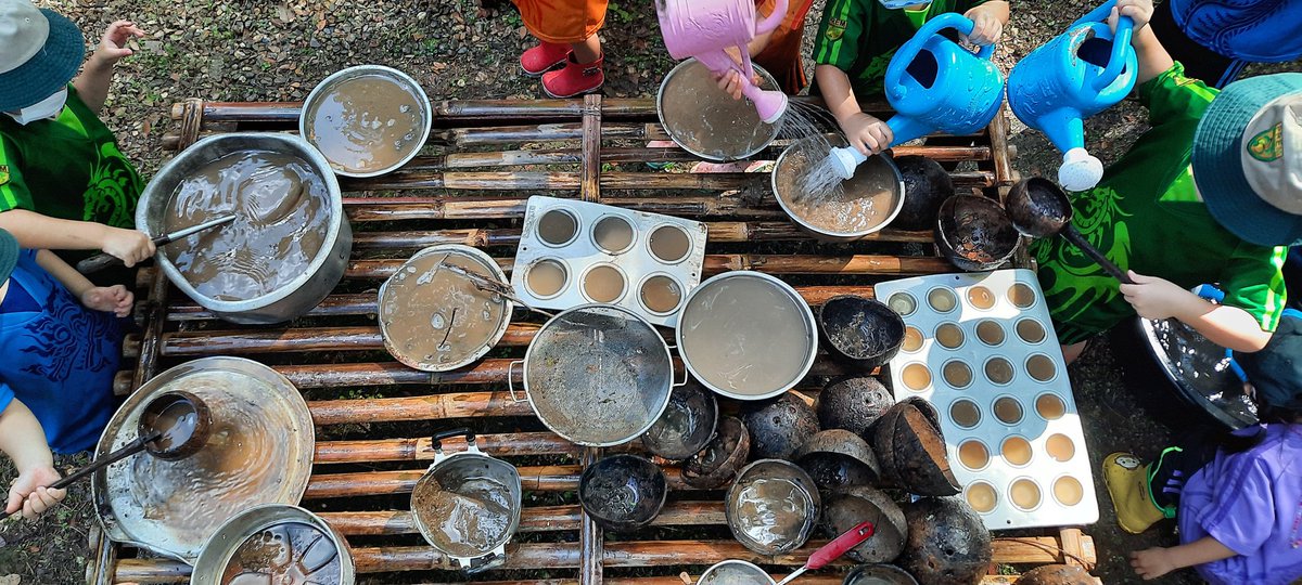 TauraKhongsat's tweet photo. One of my favorite places to observe #earlyyears children is at the #mudkitchen. The learning here is endless - language, science, math, social skills, self management and more! What do you notice? #playbasedlearning #reggioinspired #getoutside #documentaion #pypchat #IB #dirt https://t.co/YbMNjGoCqM