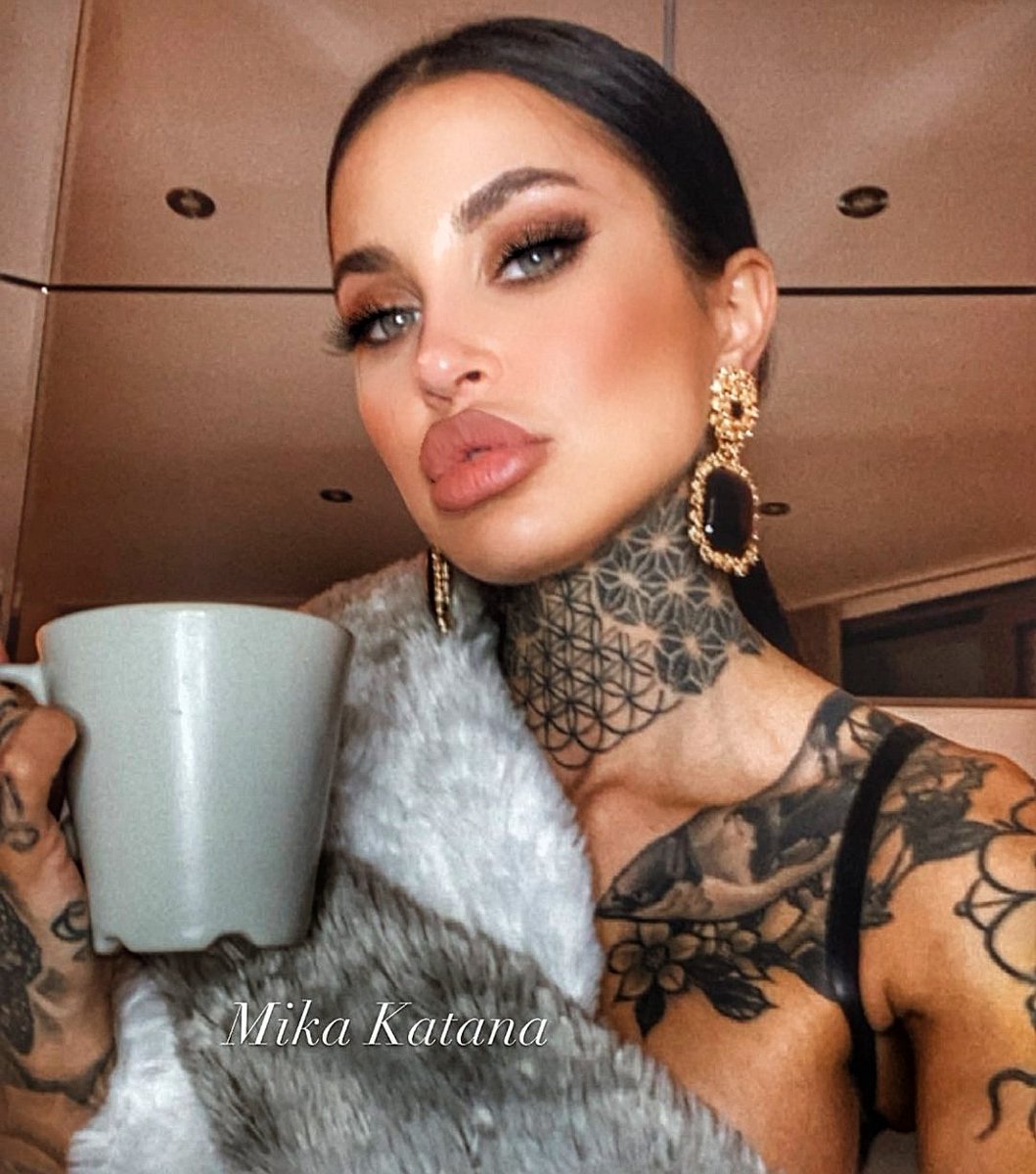JoseVK62's tweet photo. Hoy puede ser un gran día, nos lo plantearemos así 😈
Buenos días, gente guapa, vamos con el café. Feliz miércoles, ¡Rock and Roll!
#BuenosDiasMundo #RockAndRoll
• @Mika__Katana #EstrellaInvitada https://t.co/PRet2DkIXQ