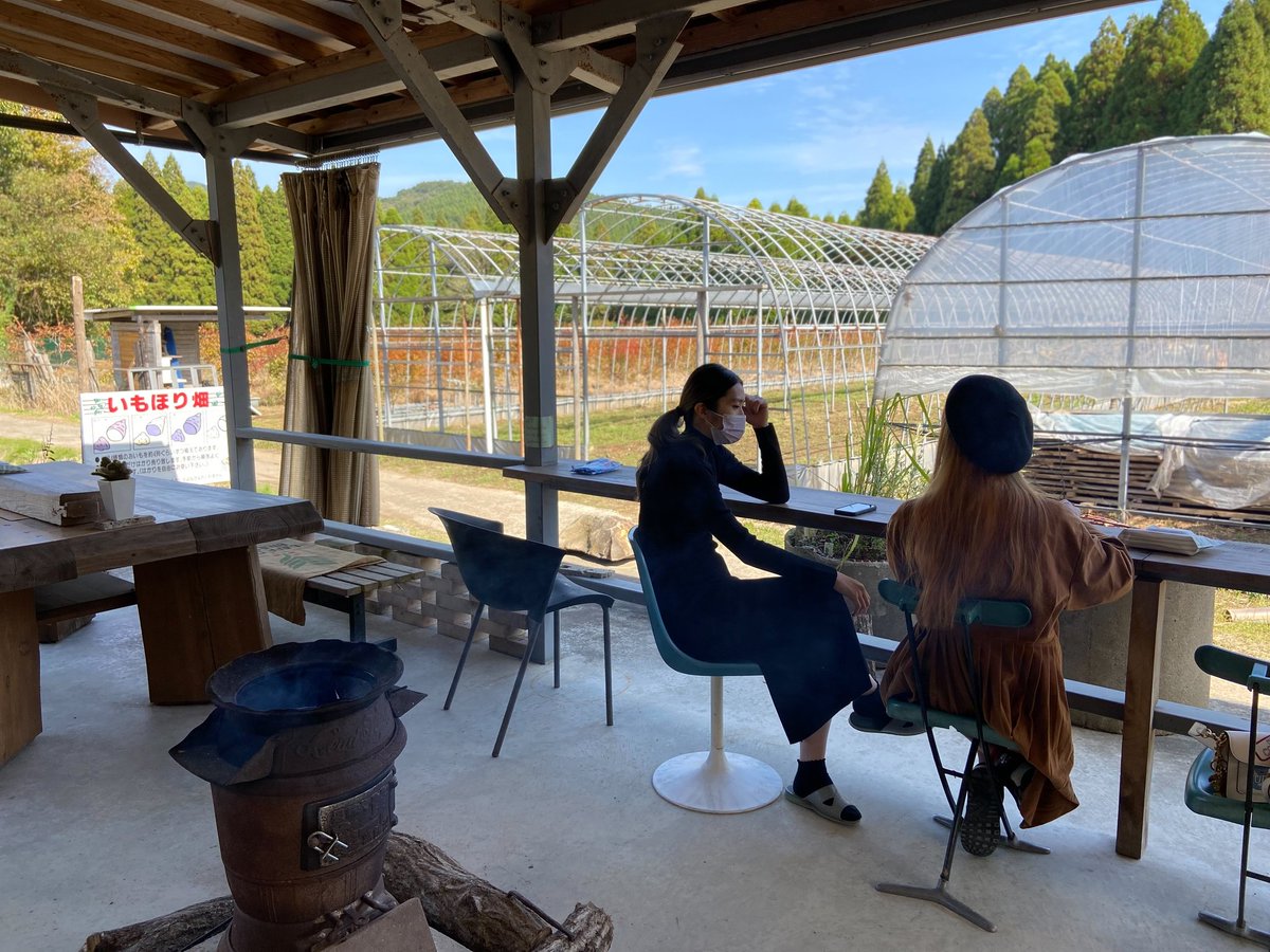 voichocoream1's tweet photo. 友達の実家のカフェでお茶😊💓
自然いっぱい囲まれてお茶もみかんのマフィンも美味しくて最高でした🍊
#東峯農園
#Brothercoffee https://t.co/zruWIuR8Mz