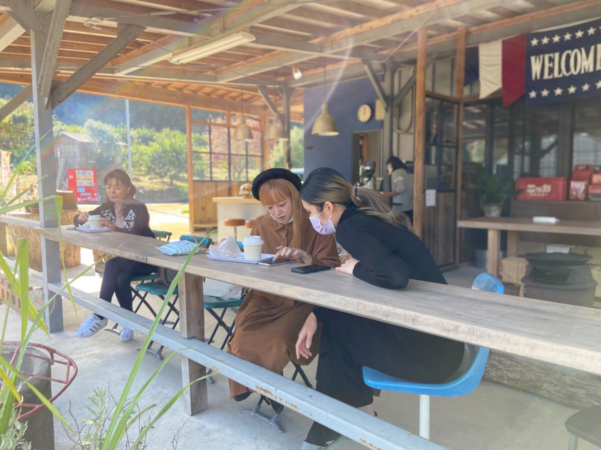 voichocoream1's tweet photo. 友達の実家のカフェでお茶😊💓
自然いっぱい囲まれてお茶もみかんのマフィンも美味しくて最高でした🍊
#東峯農園
#Brothercoffee https://t.co/zruWIuR8Mz