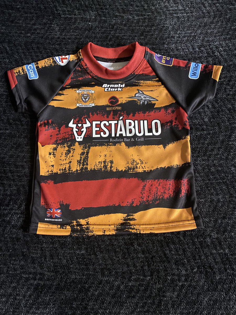 MonteGaddis's tweet photo. Hugeeee thanks to @shawxsharks &amp; @BrettTurner85 for gifting my daughter Kaci with this lovely Ravensport jersey! 🔥🔥🔥 ❤️❤️ #ReachingForward Forever a 🦈 https://t.co/H1v54CKZER