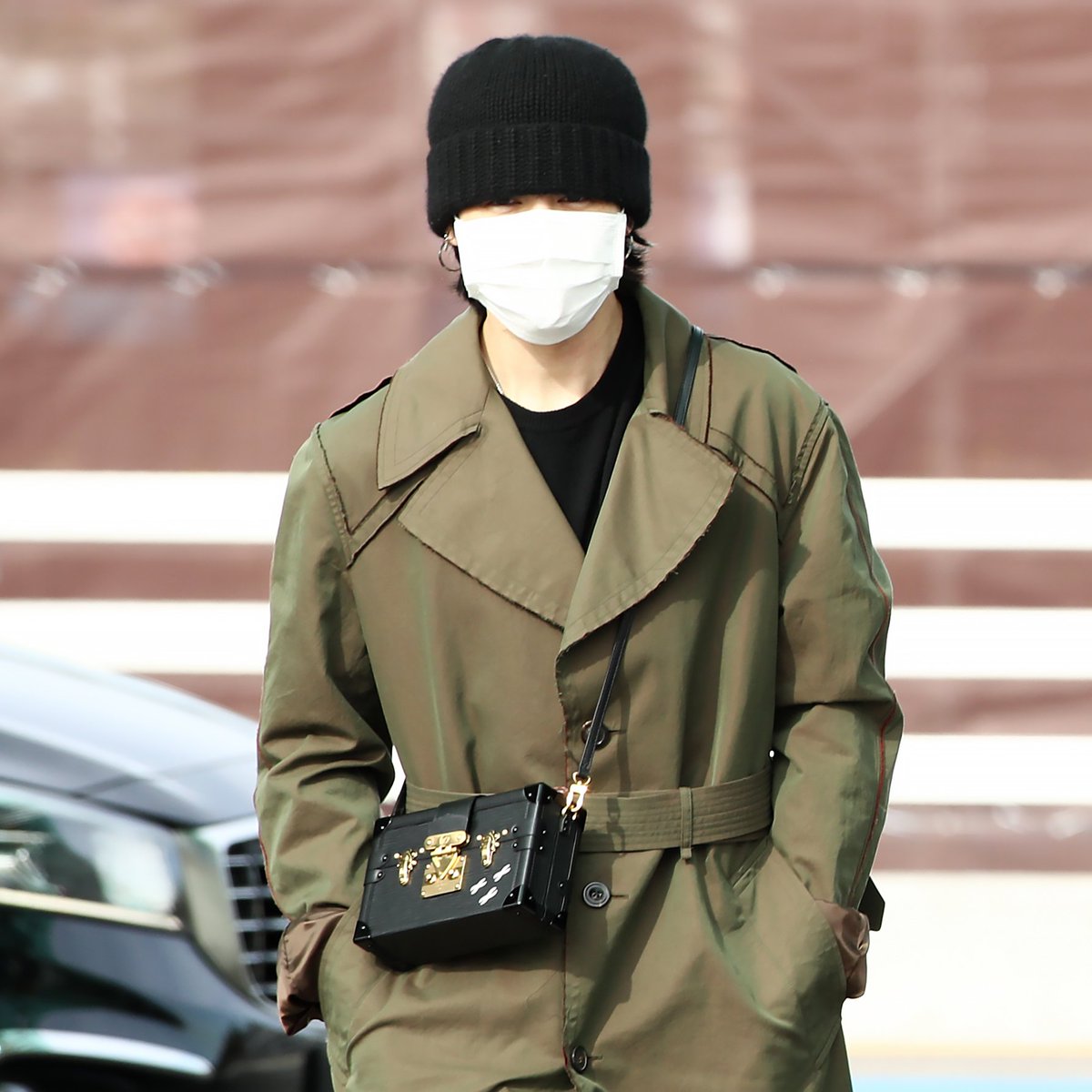 kvibe_yonhap's tweet photo. BTS' #JIMIN leaving for US and his #LouisVuitton 

https://t.co/AWNyBkDpP9 https://t.co/SEnsYgzdu5