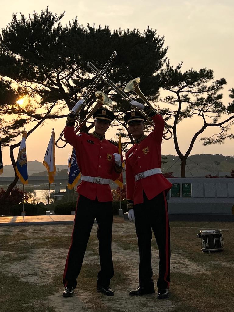 taekyeoned's tweet photo. LEE HONGBIN FROM VIXX!?!?!?!?! https://t.co/HYHnKRTevI