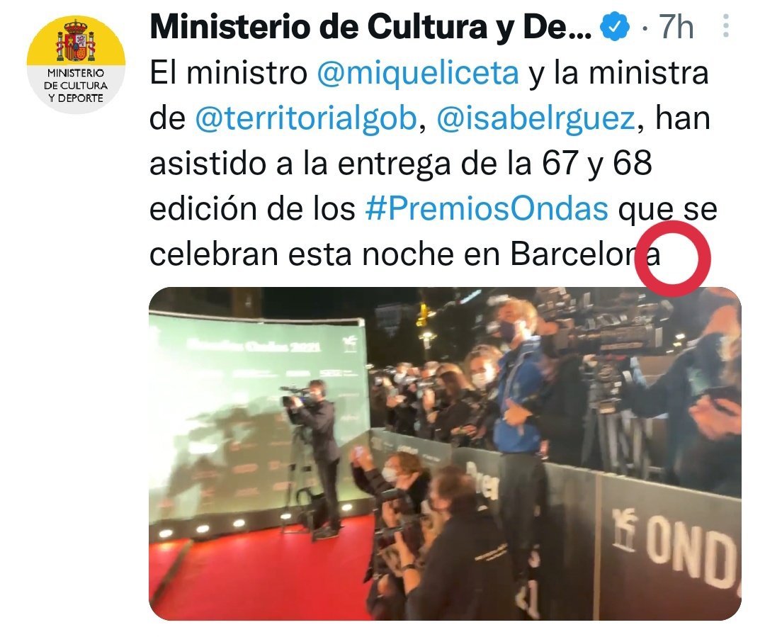 Isabel_Gargallo's tweet photo. Estimada @RAEinforma desde hace un tiempo me vengo fijando que en tuits y demás RRSS no se terminan las frases con un #puntofinal. ¿Se considera falta de ortografía en estos casos? #dudaRAE https://t.co/rKVKo7owDy