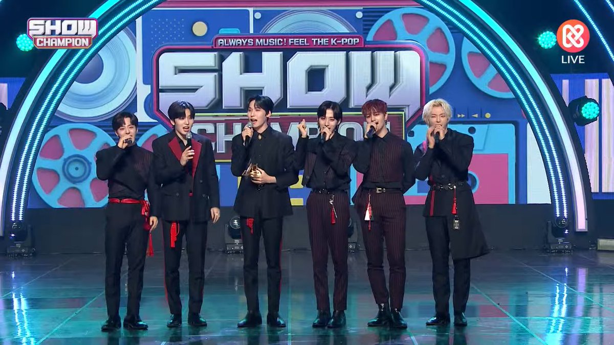 zzzzwoong's tweet photo. NOVEMBER 17, 2021
A memorable date for us ♥️
#ONEUS1stwin #LUNA1stwin @official_ONEUS https://t.co/UpTqivJ5R1