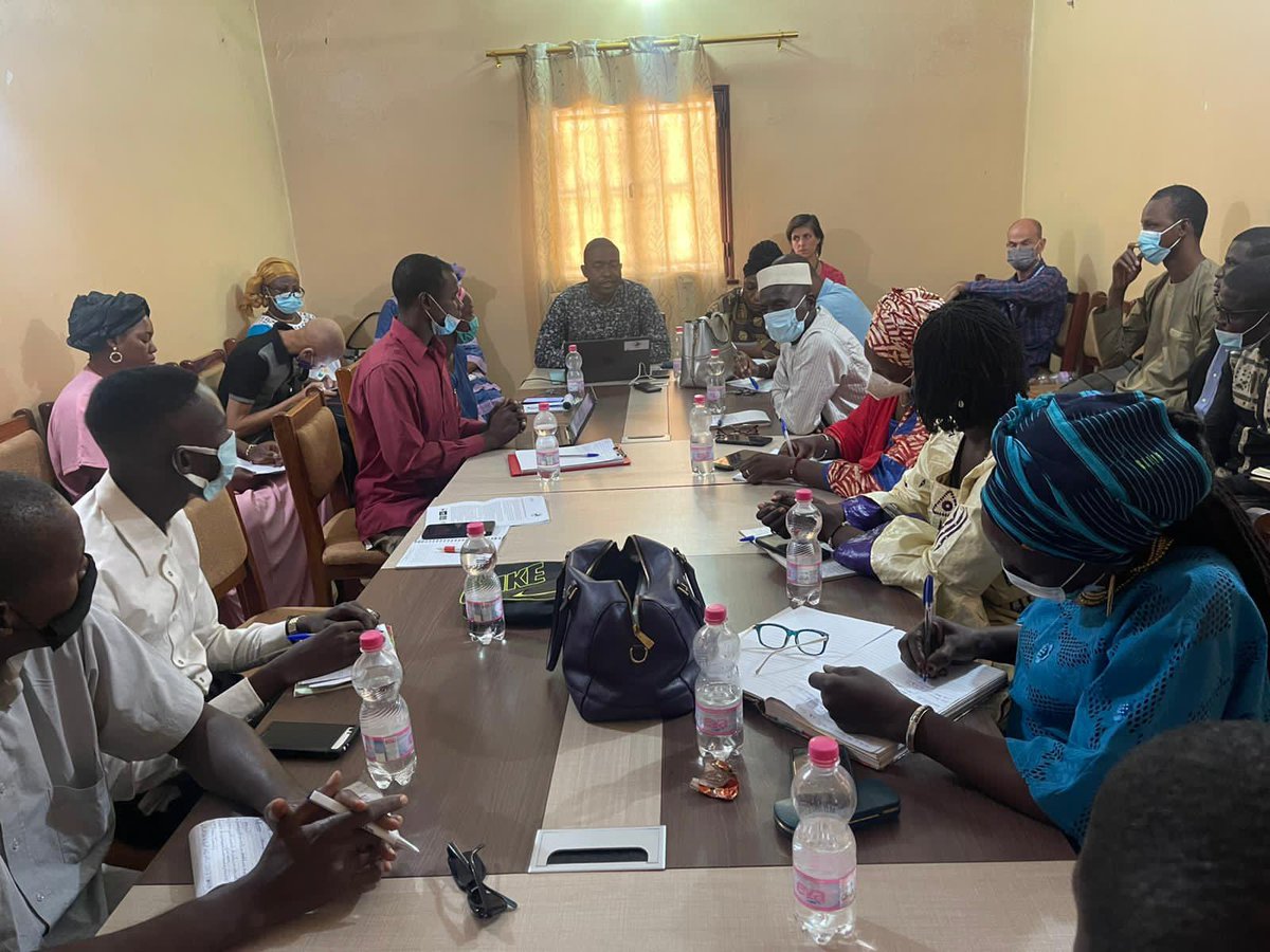 msdhmali's tweet photo. Réunion du cadre de concertation des organisations de défense des droits de l’homme à la CNDH: Le MSDH à travers son Coordinateur a présenté son programme pour la campagne prévue du 25 Novembre au 02 Décembre 2021 dans le cadre de la journée pour l’abolition de l’esclavage.
#msdh https://t.co/h8Zqlufh9P