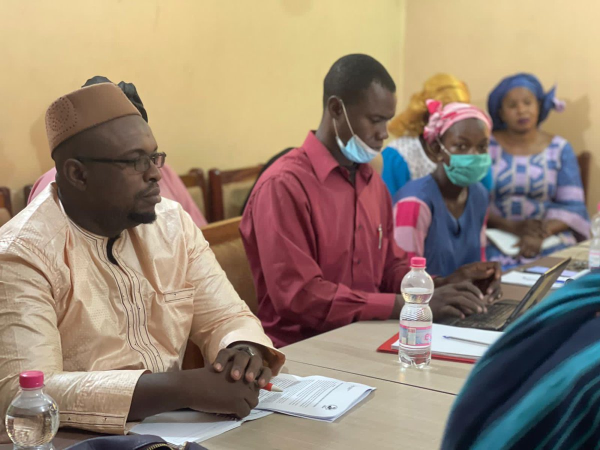 msdhmali's tweet photo. Réunion du cadre de concertation des organisations de défense des droits de l’homme à la CNDH: Le MSDH à travers son Coordinateur a présenté son programme pour la campagne prévue du 25 Novembre au 02 Décembre 2021 dans le cadre de la journée pour l’abolition de l’esclavage.
#msdh https://t.co/h8Zqlufh9P