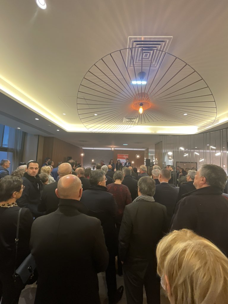 Alx_Jardin's tweet photo. Beaucoup de monde et d’énergie ce matin autour d’@Anne_Hidalgo, @faureolivier et @CaroleDelga au petit déjeuner de la #FNSER.
Une belle équipe de #France des élus socialistes déterminés à faire gagner la Gauche avec @Anne_Hidalgo à la #Presidentielle2022 ✊🌹 https://t.co/kSHaviN2d4