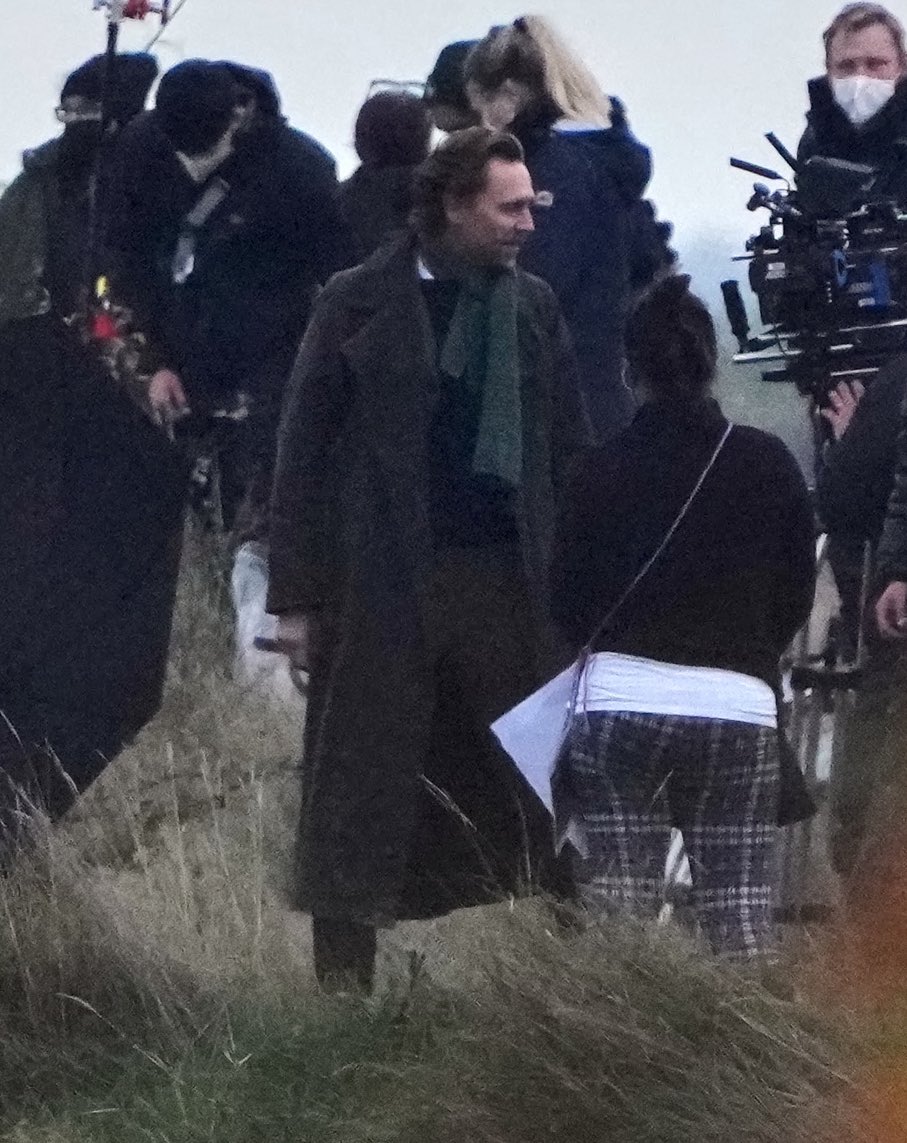 TOM HIDDLESTON?.!??/).):