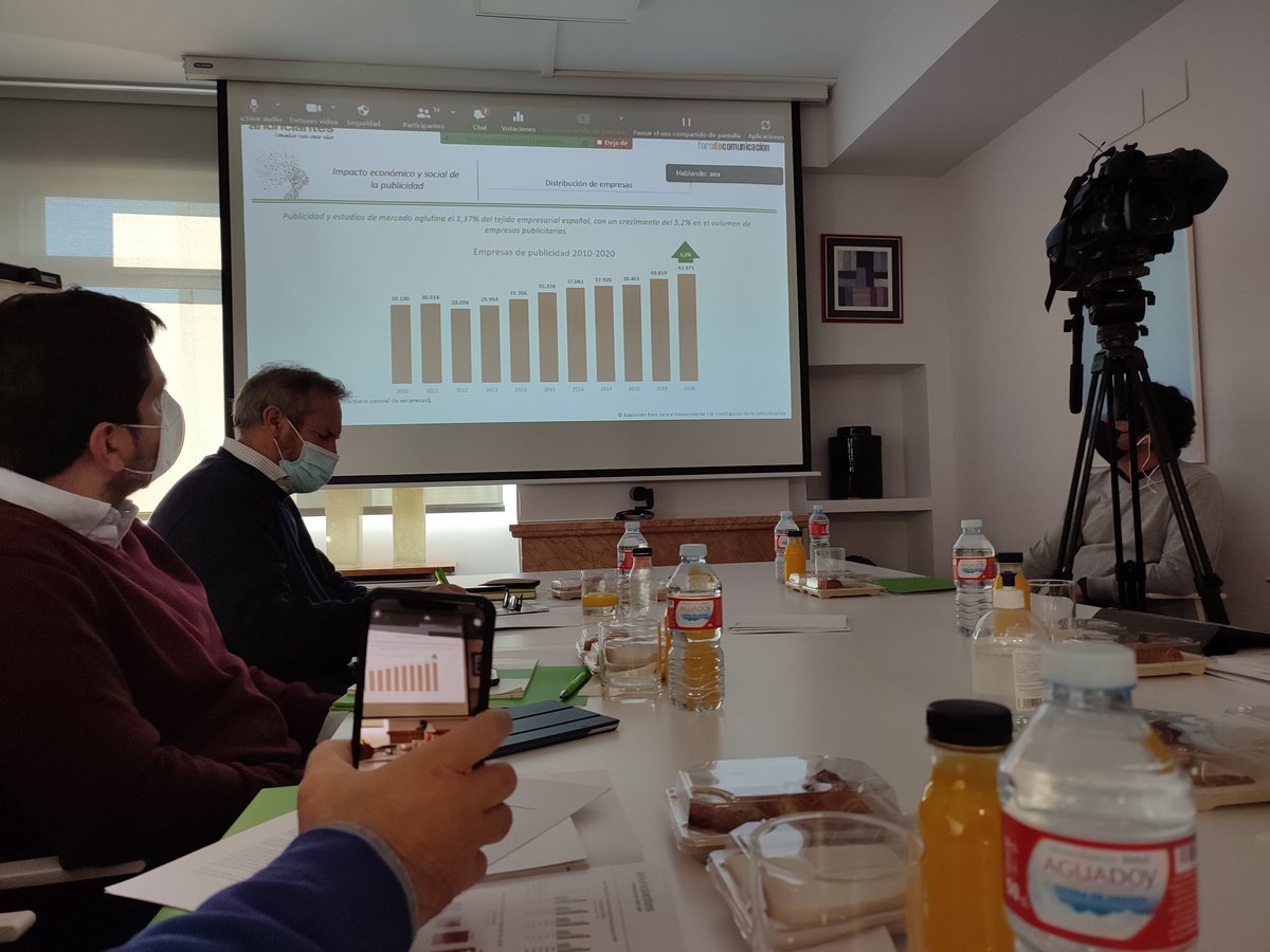 Según explica <a href="/dalamedaga/">David Alameda</a>, del Foro de la Comunicación, el 99% de las agencias de publicidad en España tienen menos de 20 empleados. 🏢

En 2020, aumentó el número de empresas, en las cuales 6 de cada 10 asalariados son mujeres 👩‍💼 #ObservatorioPublicidad2021