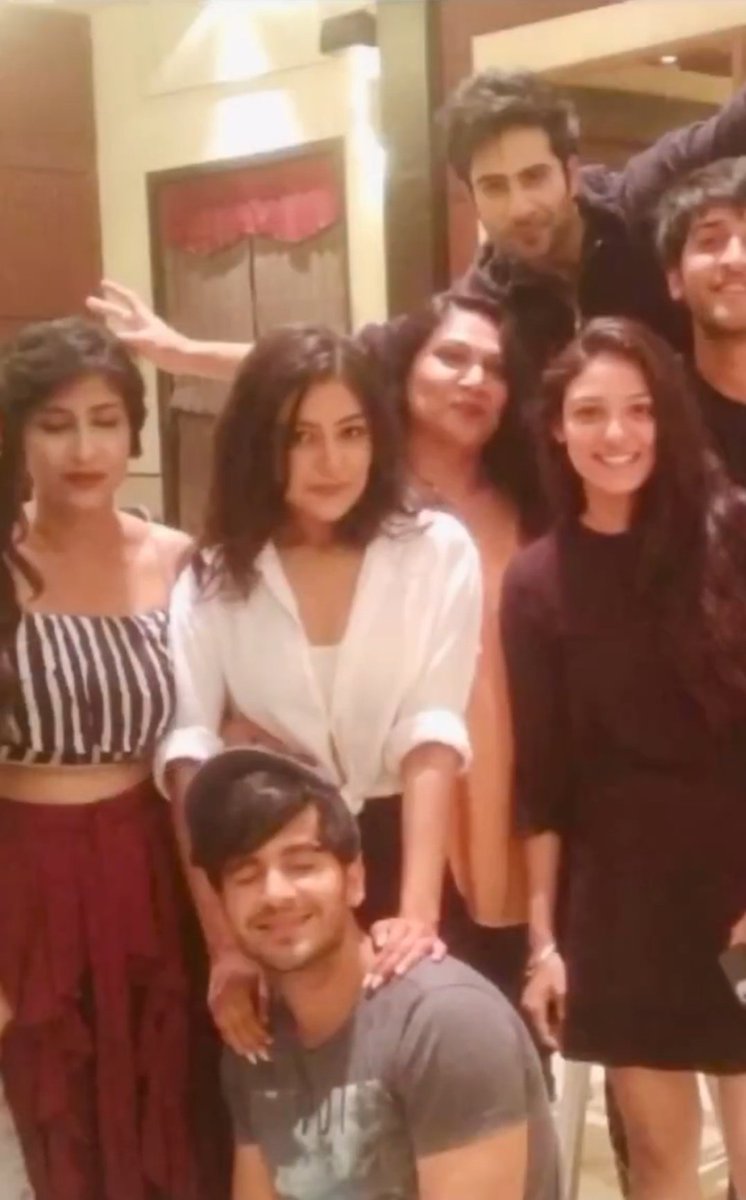 Maahisays11's tweet photo. Can you seee the difference????
I CAN ๐๐
#IshkParZorNahi #FansWantIPZN2 #ishqaan #ParamSingh #akshitamudgal #parakshita #dilseipznian #Ipzn2 https://t.co/Mvvp1EEOOn