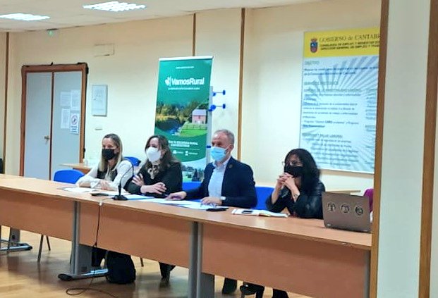 ejecant's tweet photo. Hoy estamos compartiendo experiencias y apoyando el enorme talento de nuestros jóvenes emprendedores desde la Dirección General de Trabajo, con su director @gustavog_stder y la directora general de Juventud @alirenedo. Clausura la jornada la consejera de Economía @economiacant https://t.co/9zNAc2aFvq