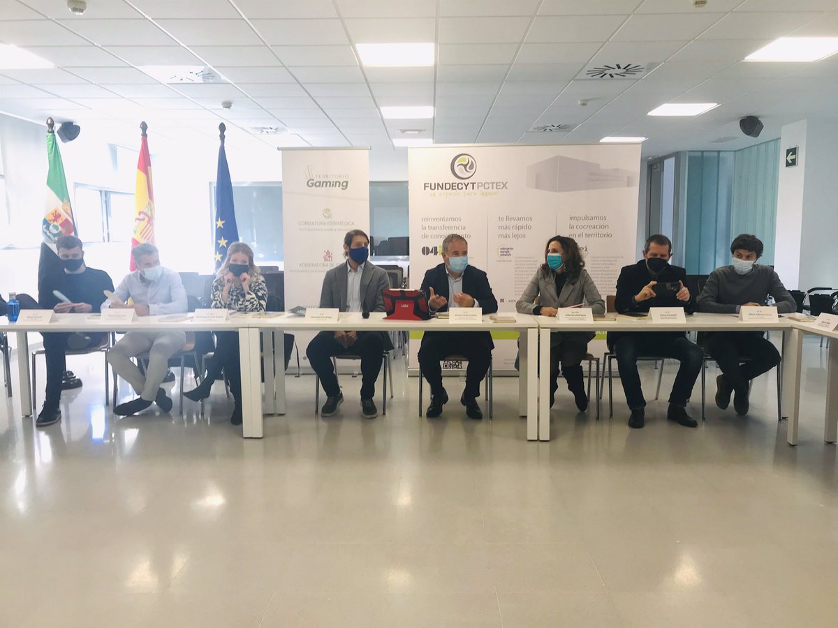 FundecytPCTEX's tweet photo. Hoy en @FundecytPCTEX hablamos con @tgaming2019 de #digitalización e #innovación en el #deporte extremeño. 

Colaboración público-privada para impulsar nuestro deporte y una mesa de expertos para hablar de retos y cómo afrontarlos desde la ciencia, la tecnología, la innovación. https://t.co/JBmcqcDp9a