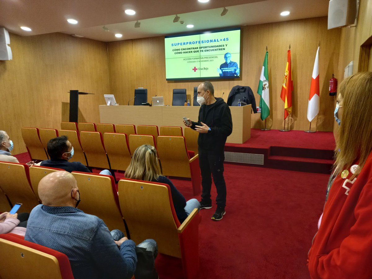 CruzRojaCordoba's tweet photo. Cómo encontrar #empleo con + de 45 años. Hoy charlamos de ello con participantes del #PlanEmpleoCruzRoja. Y arrancamos con el "rigor y el humor" de @Yoriento.
#DesafioMas45 #Elvalordelaexperiencia https://t.co/XlgnD3ADpC