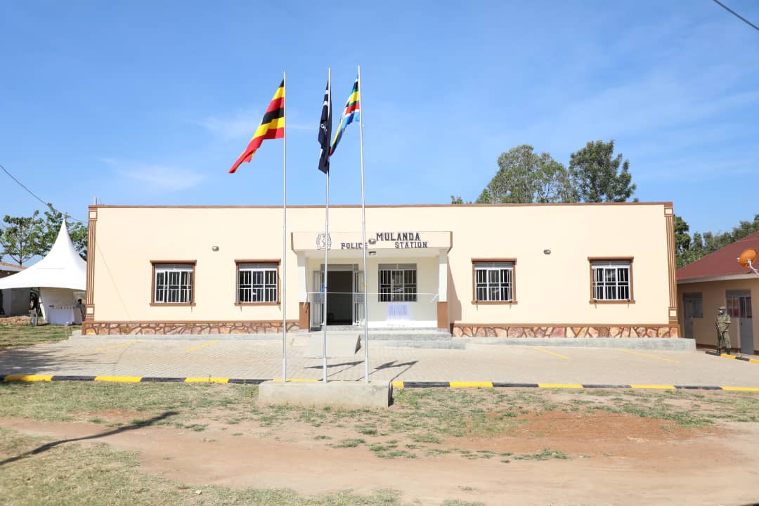 ChadrackLisa's tweet photo. The State Minister for Defense and Veteran Affairs, Hon. Jacob @ObothOboth, has commissioned Mulanda Police Station and 12 unit staff quarters.
#LetsBuildUG #UgSecurity https://t.co/1vsqnxOLxg